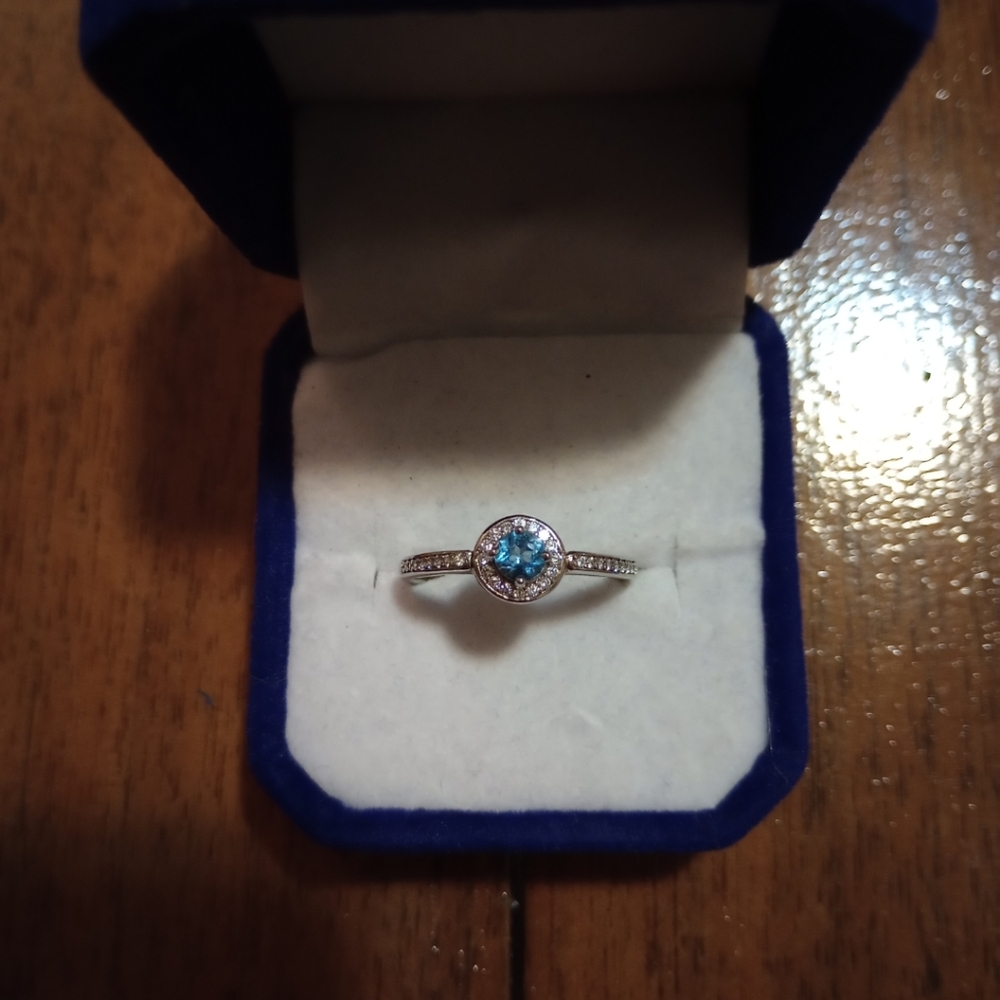 New .925 sterling silver blue topaz ring size 8